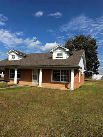 13673 Interstate Hwy 30 E in Saltillo, TX - Foto de edificio - Building Photo