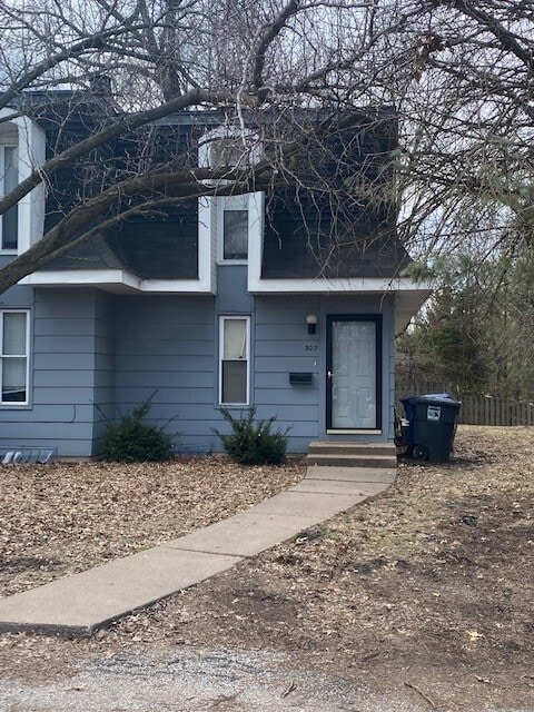 302 30th Avenue Ct, Unit 2 Bed Townhouse in Moline, IL - Building Photo - Building Photo