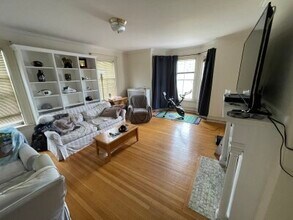 257 Broadway, Unit T in Somerville, MA - Building Photo - Building Photo