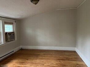 28 Walnut Pkwy in Montclair, NJ - Building Photo - Building Photo