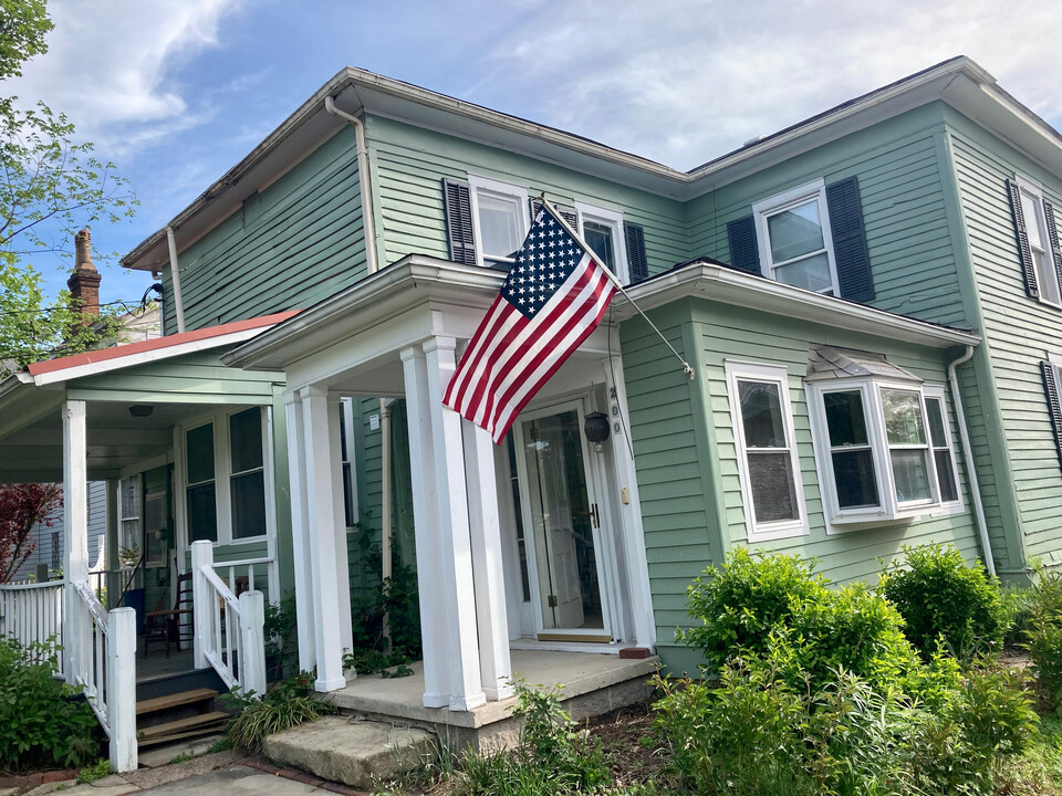 200 Henrietta St in Ravenswood, WV - Building Photo