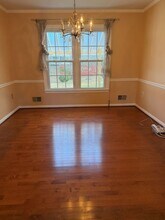 7818 Attleboro Dr in Springfield, VA - Foto de edificio - Building Photo