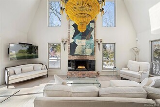 11 Sandown Ct in Wainscott, NY - Building Photo - Building Photo