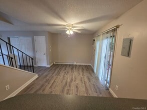 4 Hudson Heights Dr in Poughkeepsie, NY - Foto de edificio - Building Photo