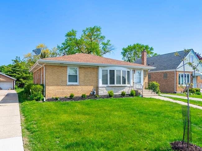 property at 6936 W Keeney St