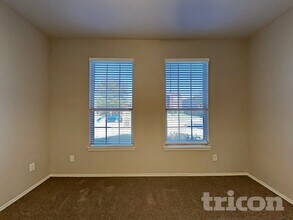 716 Courson Dr in Desoto, TX - Foto de edificio - Building Photo