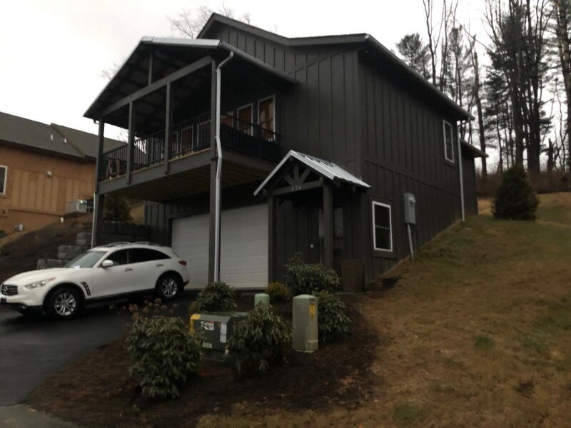 326 Adams Cemetary Rd in Vilas, NC - Building Photo