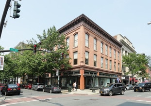 The Keenan Center in Troy, NY - Foto de edificio - Building Photo