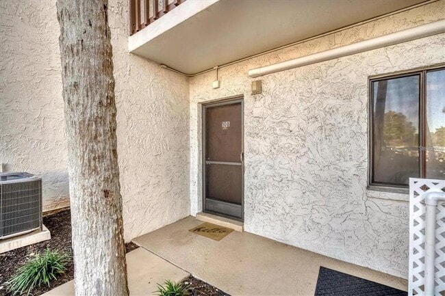 1624 Stickney Point Rd in Sarasota, FL - Building Photo - Building Photo