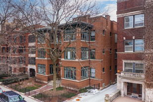 525 W Roscoe St in Chicago, IL - Building Photo