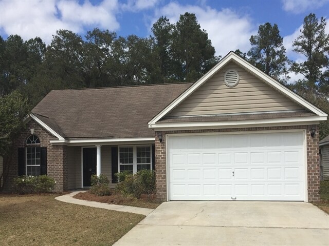 319 Laurel Hill Cir in Richmond Hill, GA - Building Photo