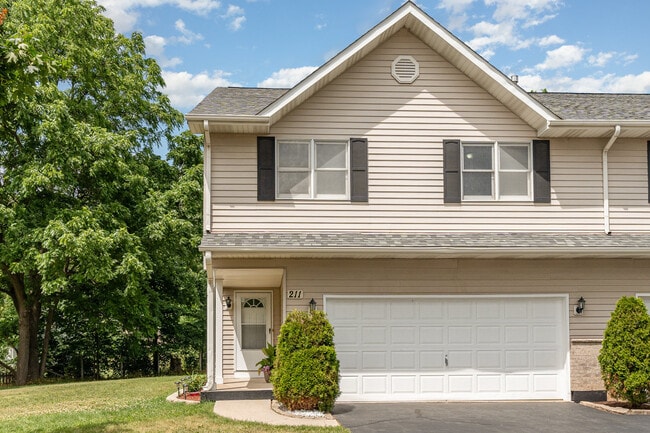 211 Lorien Ct