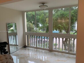 900 NE 12th Ave in Hallandale Beach, FL - Building Photo - Building Photo