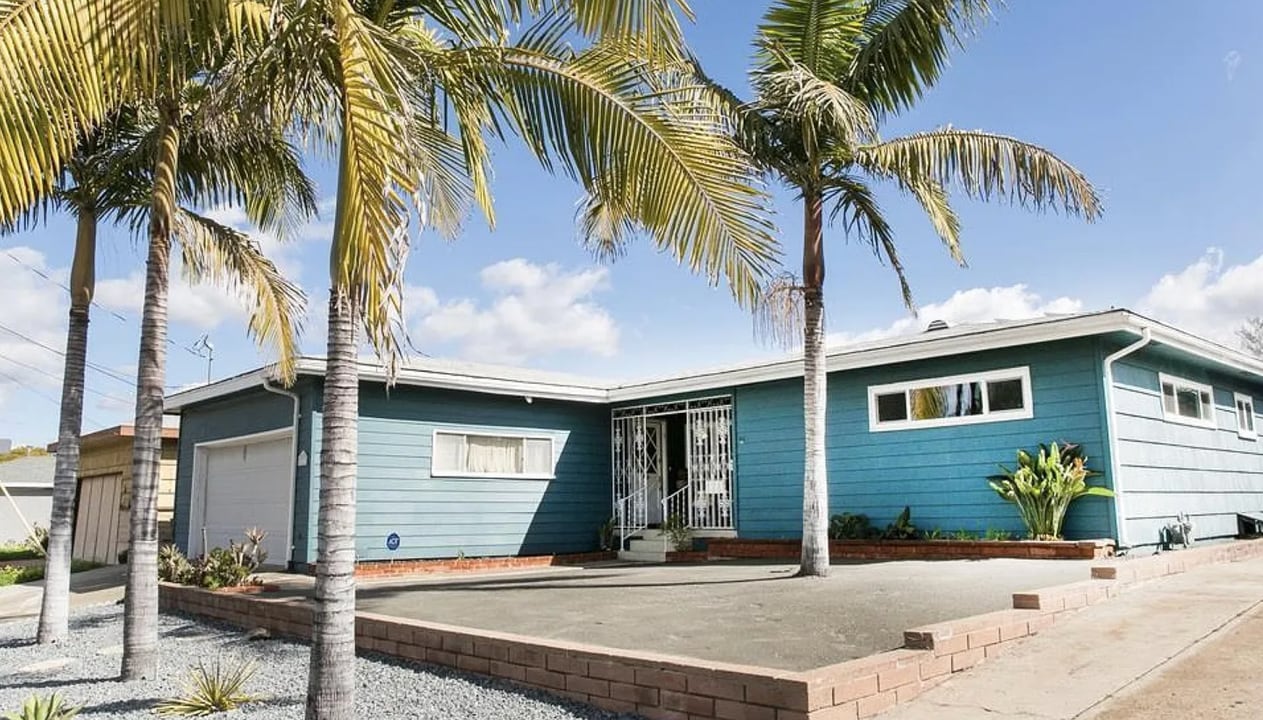 5203 E Falls View Dr in San Diego, CA - Building Photo