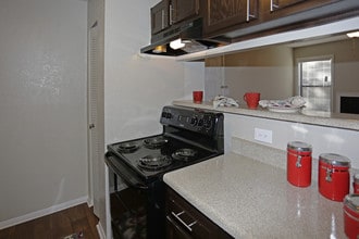 Crossing at Holcomb Bridge in Roswell, GA - Building Photo - Interior Photo