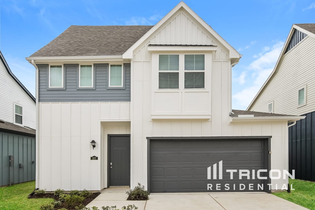 9835 Willow Creek Commerce Dr in Tomball, TX - Building Photo