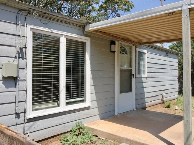 2216 30th St in Lubbock, TX - Building Photo - Building Photo