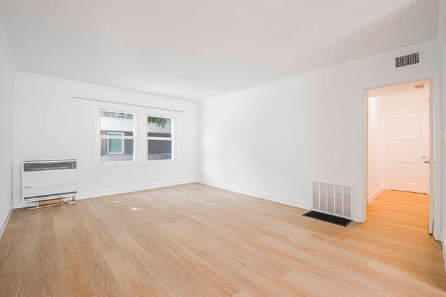 8804 Belford Ave, Unit 8804 in Los Angeles, CA - Foto de edificio - Building Photo