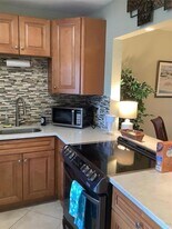7797 Golf Cir Dr, Unit 303 in Margate, FL - Building Photo
