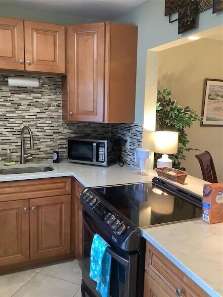 7797 Golf Cir Dr, Unit 303 in Margate, FL - Building Photo