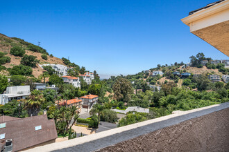 3482 Coldwater Canyon Ave in Studio City, CA - Building Photo - Building Photo