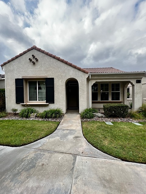 8325 Carnoustie Ave in Hemet, CA - Foto de edificio - Building Photo