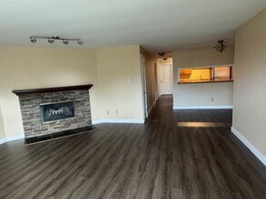 28426 16th Ave S in Federal Way, WA - Building Photo - Building Photo