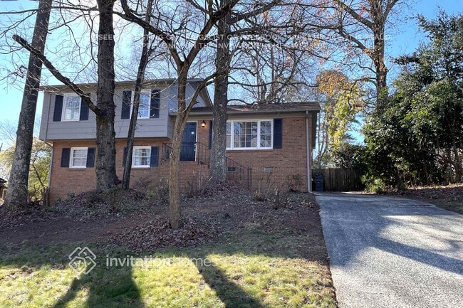 property at 929 Eaglewood Ave