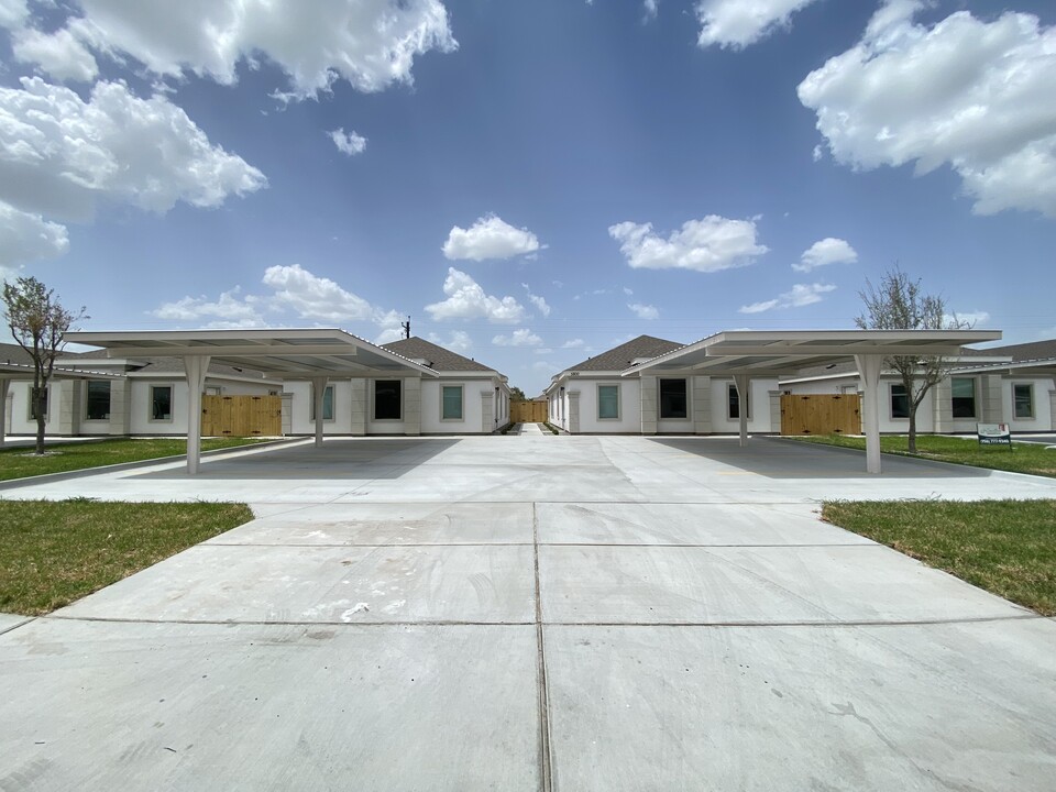 5700 Sandpiper Ave in McAllen, TX - Building Photo