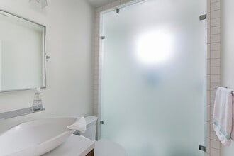 714 Jasmine Ave in Newport Beach, CA - Building Photo - Building Photo