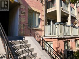 75 Weldrick Rd E in Richmond Hill, ON - Building Photo