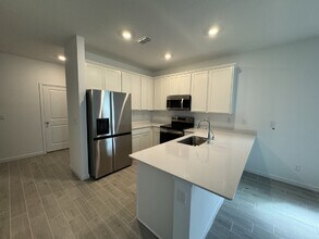 1688 Gdn Grv Ct in Jacksonville, FL - Foto de edificio - Building Photo