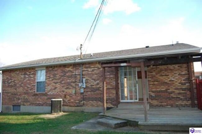 635 Independence Dr in Radcliff, KY - Building Photo - Building Photo