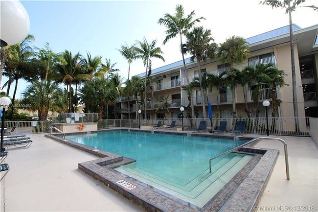 7401 SW 82nd St-Unit -103S in Miami, FL - Building Photo - Building Photo