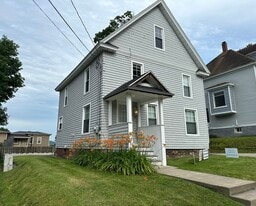 11 Pleasant St in Cortland, NY - Building Photo