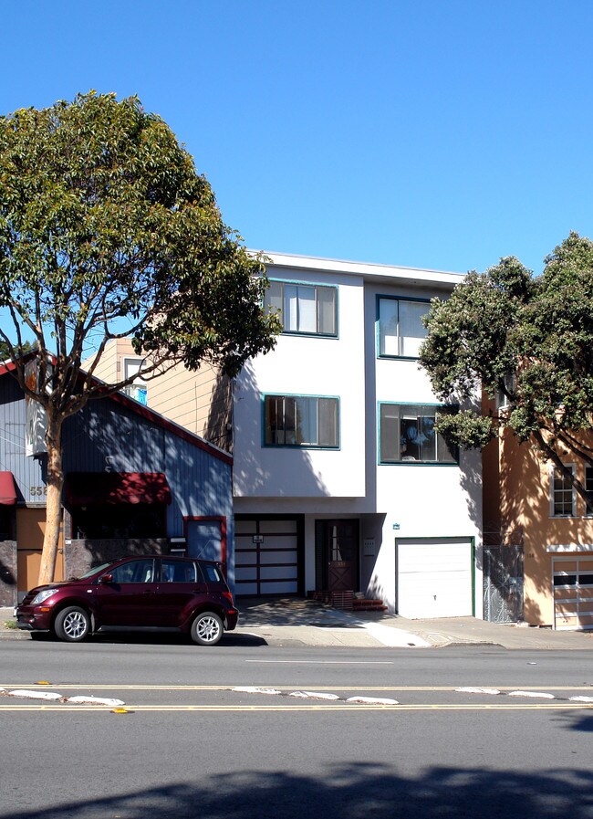 554 Monterey Blvd in San Francisco, CA - Foto de edificio - Building Photo