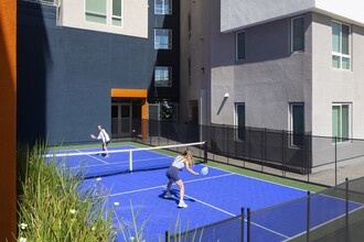 The Q Playa in Los Angeles, CA - Foto de edificio - Building Photo