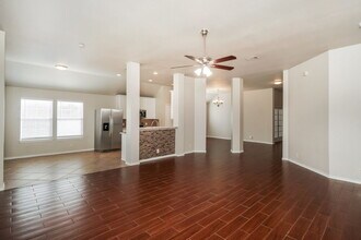 3039 Hidden Meadow in Seguin, TX - Foto de edificio - Building Photo