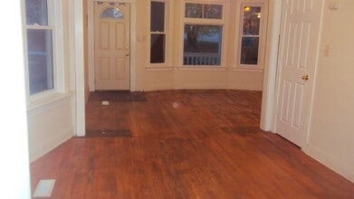 2426 W 2nd St, Unit #1-First floor in Duluth, MN - Building Photo - Building Photo