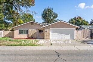 8614 Tam O'Shanter Dr in Stockton, CA - Building Photo