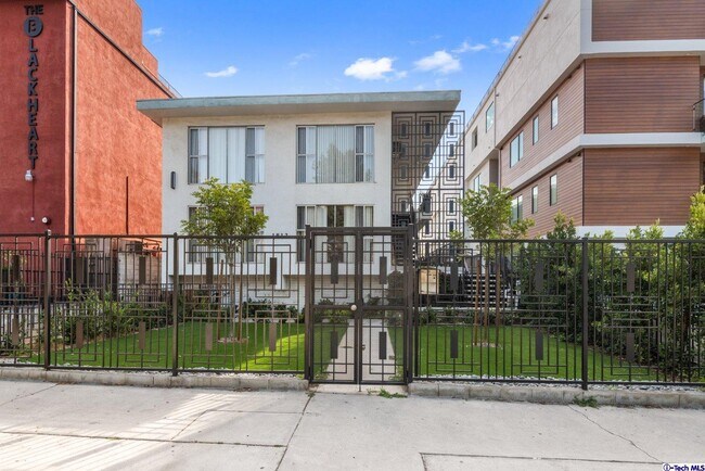 1812 N Gramercy Pl-Unit -2 in Los Angeles, CA - Building Photo - Building Photo