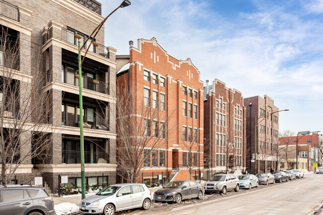 3713 N Ashland Ave in Chicago, IL - Foto de edificio - Building Photo