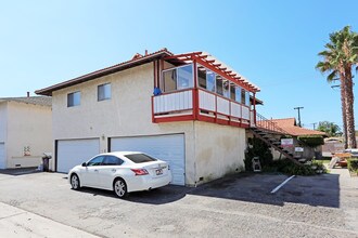 16692 Goldenwest St in Huntington Beach, CA - Building Photo - Building Photo