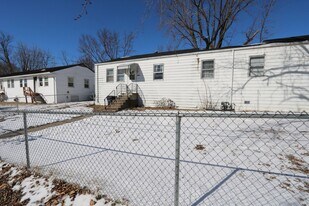 2408-2410 Flint Hills Dr in Burlington, IA - Building Photo