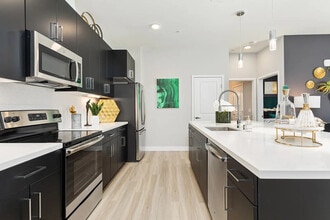 The Hendry in Henderson, NV - Building Photo - Building Photo