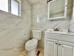 394 N 13th St in Las Vegas, NV - Foto de edificio - Building Photo
