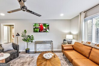 811 Old Powder Springs Rd SW in Mableton, GA - Foto de edificio - Building Photo