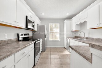 648 Alysheba Dr in Crestview, FL - Foto de edificio - Building Photo