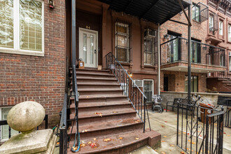 84 Penn St in Brooklyn, NY - Building Photo - Building Photo