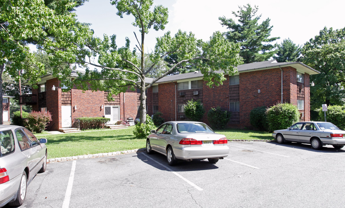 Crestview Gardens in Rockaway, NJ - Building Photo